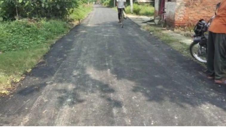 ताजूपुर संपर्क मार्ग पर चल रहा सड़क निर्माण कार्य
