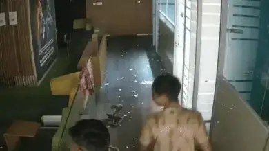कोलकाता के कैमक स्ट्रीट स्थित TMC कार्यालय में कथित तोड़फोड़ के बाद का दृश्य