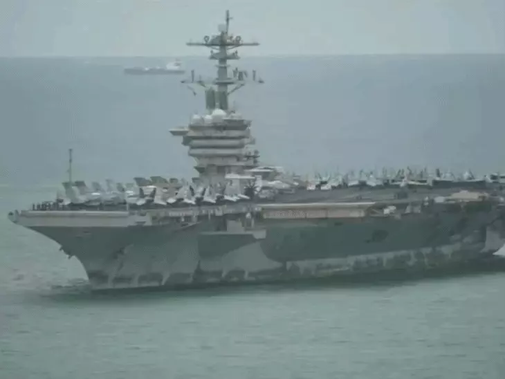 थाईलैंड के लाम चाबांग पोर्ट पर पहुंचा अमेरिकी एयरक्राफ्ट कैरियर USS अब्राहम लिंकन