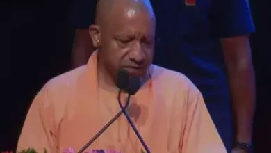 लखनऊ में 818 अभ्यर्थियों को नियुक्ति पत्र वितरित करते मुख्यमंत्री योगी आदित्यनाथ