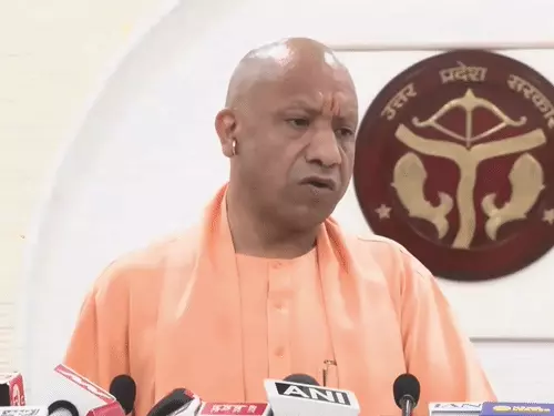 लखनऊ में SIR और चुनाव आयोग के मुद्दे पर प्रेस कॉन्फ्रेंस करते मुख्यमंत्री योगी आदित्यनाथ।