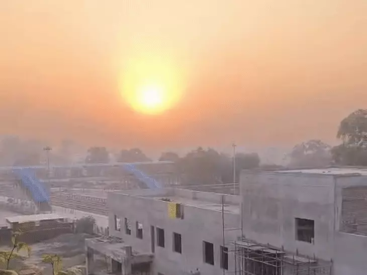 उत्तर प्रदेश में पछुआ हवाओं के बीच तापमान में गिरावट और बढ़ती ठंड का मौसम।