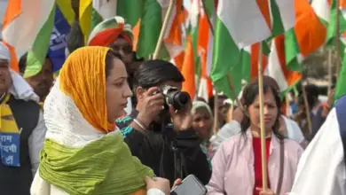 लखनऊ के स्वास्थ्य भवन चौराहे पर चुनाव आयोग के खिलाफ AAP प्रदर्शन