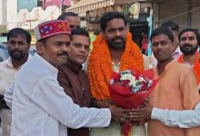 अंबेडकरनगर के जलालपुर स्थित जमालपुर चौराहे पर भाजपा किसान मोर्चा जिलाध्यक्ष अभिमन्यु अग्रहरि का स्वागत।