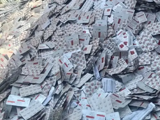 आगरा के धनौली और टेढ़ी बगिया में बरामद करीब पांच करोड़ रुपये की दवाओं की जांच।