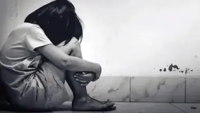 आगरा में नाबालिग किशोरी से दुष्कर्म और अश्लील वीडियो के जरिए ब्लैकमेलिंग के आरोप में दर्ज मुकदमे से जुड़ी खबर।