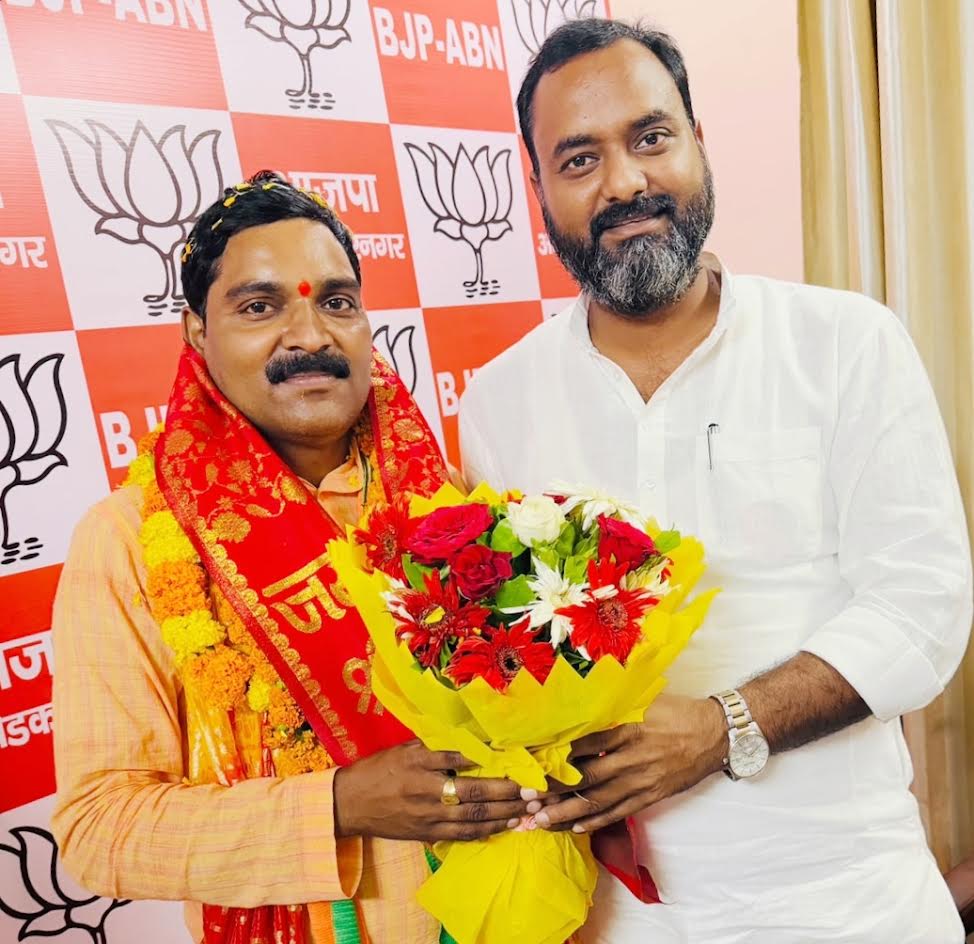 अंबेडकरनगर भाजपा कार्यालय अटल भवन में अमरजीत मौर्य के स्वागत समारोह की तस्वीर