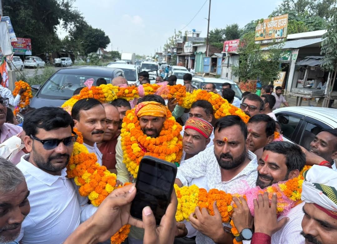 अंबेडकरनगर में भाजपा किसान मोर्चा जिलाध्यक्ष अभिमन्यु अग्रहरि के स्वागत समारोह की तस्वीर।