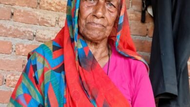 अंबेडकरनगर के भूपतिपुर कोडरहा गांव में उधारी के विवाद के बाद वृद्धा की मौत के मामले में गिरफ्तार आरोपियों से जुड़ी पुलिस कार्रवाई।