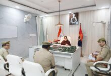 एसपी प्राची सिंह की ओर से भीटी थाने के विवेचकों के साथ लंबित मामलों की समीक्षा बैठक।