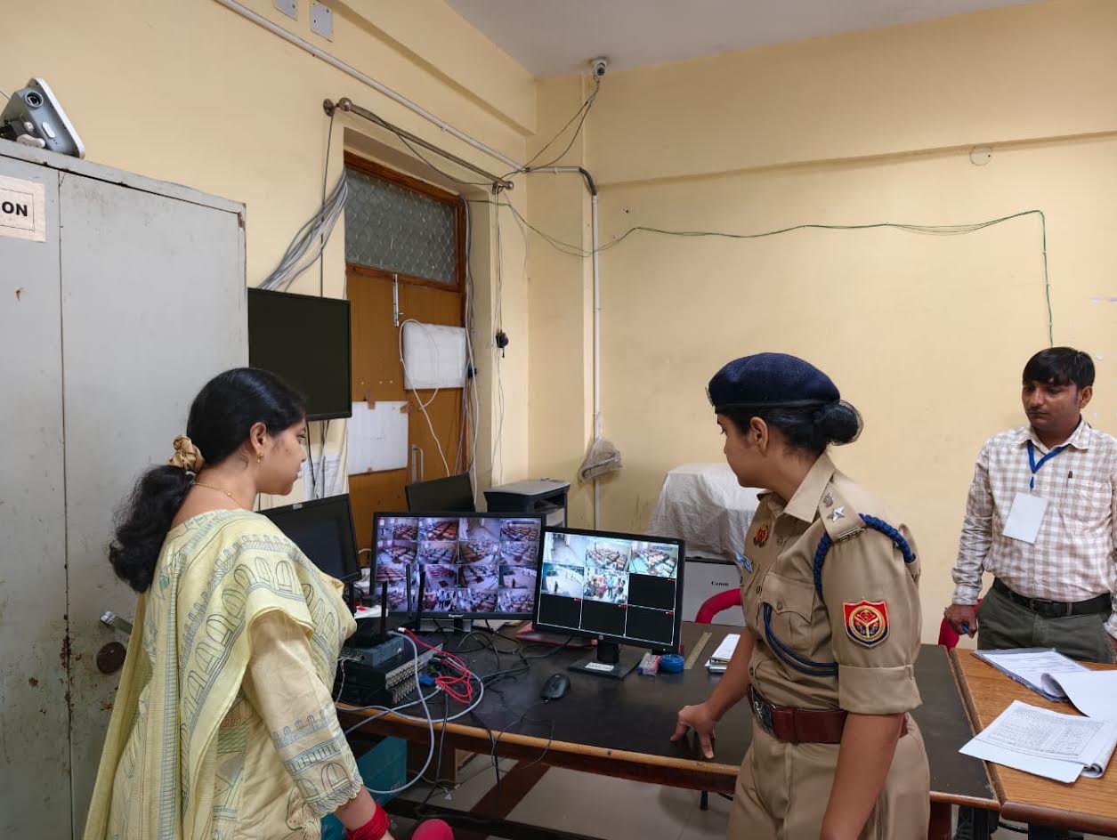 अंबेडकरनगर में PET-2026 परीक्षा के दौरान राजकीय इंजीनियरिंग कॉलेज, बीएन इंटर कॉलेज और बीएनकेबी पीजी कॉलेज में व्यवस्थाओं का निरीक्षण।