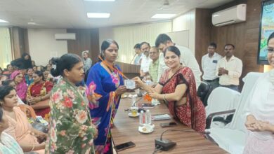 मूल खबर का अंतिम वाक्य “ग्रामीण क्षेत्रों में विद्युत…” पर अधूरा है। विद्युत सखियों को पहचान पत्र देने से जुड़ी आगे की जानकारी उपलब्ध हो तो खबर में जोड़ें।
