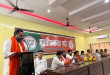 अंबेडकरनगर में सरदार पटेल जयंती के कार्यक्रमों की जानकारी देते भाजपा पिछड़ा मोर्चा जिलाध्यक्ष अमरजीत मौर्य।