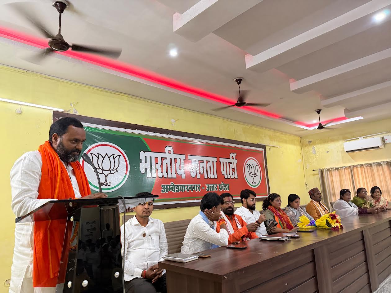 अंबेडकरनगर में सरदार पटेल जयंती के कार्यक्रमों की जानकारी देते भाजपा पिछड़ा मोर्चा जिलाध्यक्ष अमरजीत मौर्य।