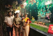 अंबेडकरनगर के टांडा में दुर्गा पूजा पंडालों की सुरक्षा व्यवस्था का निरीक्षण करते जिलाधिकारी और पुलिस अधीक्षक।