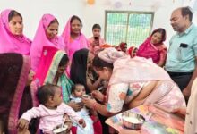 अंबेडकरनगर के दुलहूपुर में सेवा संकल्प अभियान के दौरान अन्नप्राशन और गोदभराई कार्यक्रम।