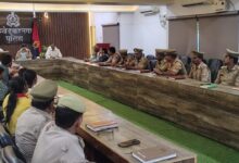 अंबेडकरनगर रिजर्व पुलिस लाइन के सभागार में बाल संरक्षण और संबंधित कानूनों पर आयोजित समीक्षा बैठक।