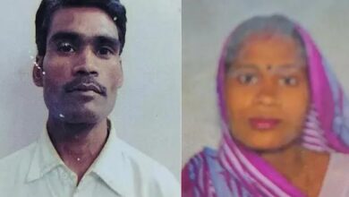 अंबेडकरनगर के मालीपुर थाना क्षेत्र में पति-पत्नी की संदिग्ध परिस्थितियों में मौत के मामले की जांच करती पुलिस।