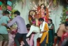 अंबेडकरनगर के भीटी क्षेत्र स्थित घरवासपुर गांव में दुर्गा पूजा पंडाल में तोड़फोड़ की घटना के बाद सुरक्षा व्यवस्था में तैनात पुलिसकर्मी।