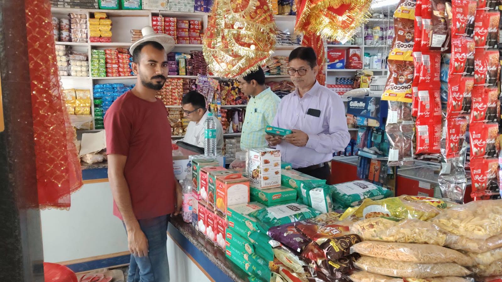 अंबेडकरनगर में नवरात्र और दशहरा से पहले खाद्य सुरक्षा विभाग की नमूना जांच कार्रवाई।