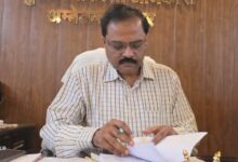 अंबेडकरनगर स्वास्थ्य विभाग के सीएमओ कार्यालय से डाटा ऑपरेटर शादाब के जहांगीरगंज स्थानांतरण से संबंधित समाचार।