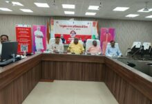 अंबेडकरनगर में टीबी मुक्त भारत अभियान के तहत जोश टीम कार्यक्रम में मौजूद अधिकारी और प्रतिभागी