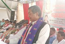 अंबेडकरनगर के अकबरपुर में कांशीराम की पुण्यतिथि पर आयोजित सपा की गोष्ठी में संबोधित करते राम अचल राजभर