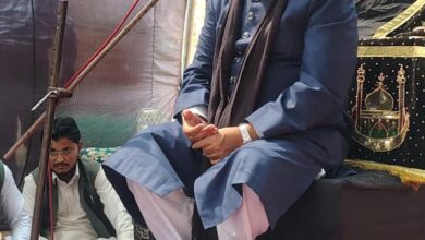 अंबेडकरनगर के रसूलपुर बाकरगंज गांव में आयोजित मजलिस में माता-पिता के अधिकारों और बच्चों की तालीम पर संबोधन देते मौलाना सैयद मीसम जैदी।