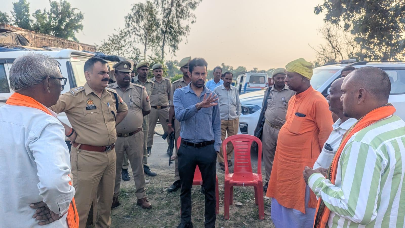 अंबेडकरनगर के संयुक्त जिला चिकित्सालय अकबरपुर में विश्व मानसिक स्वास्थ्य दिवस पर आयोजित जागरूकता शिविर और नुक्कड़ नाटक।