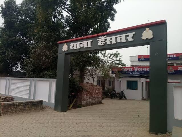 अंबेडकरनगर के हंसवर थाना क्षेत्र के नसीराबाद गांव में रास्ते के विवाद और मारपीट के आरोप से जुड़ा मामला।