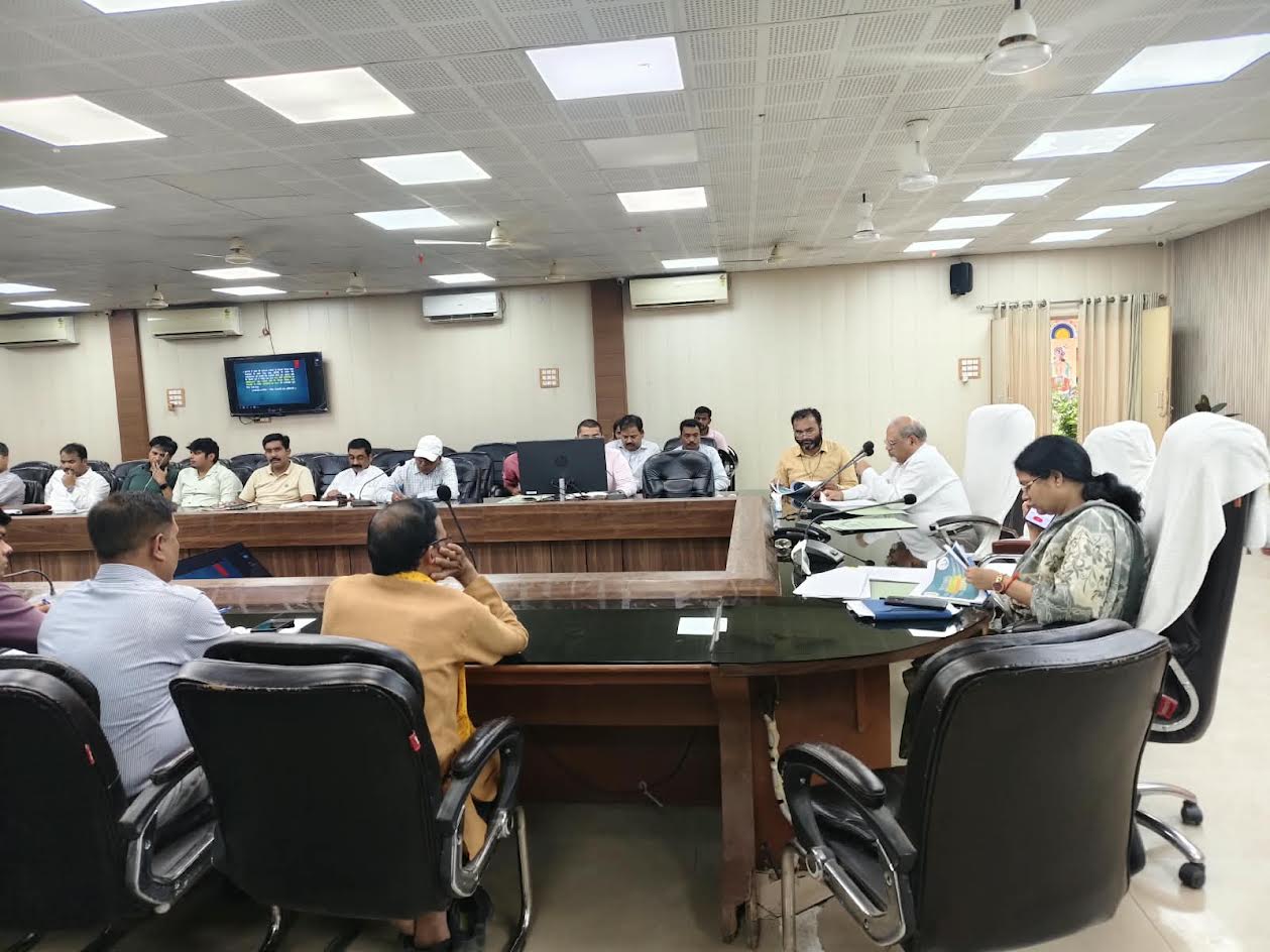 अंबेडकरनगर में पौधारोपण और नदी संरक्षण को लेकर अधिकारियों की बैठक