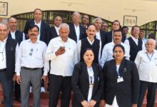 अंबेडकरनगर में राजस्व न्यायालयों के लंबित मामलों और तहसीलों की कथित अनियमितताओं को लेकर ज्ञापन सौंपते अधिवक्ता।
