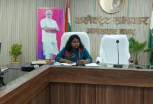 अंबेडकरनगर कलेक्ट्रेट सभागार में गोरखपुर-फैजाबाद खंड शिक्षक निर्वाचन-2026 की तैयारियों को लेकर बैठक में मौजूद अधिकारी