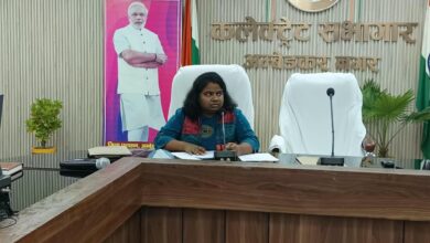अंबेडकरनगर कलेक्ट्रेट सभागार में गोरखपुर-फैजाबाद खंड शिक्षक निर्वाचन-2026 की तैयारियों को लेकर बैठक में मौजूद अधिकारी