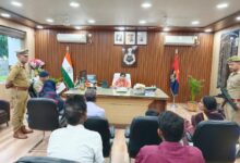 अंबेडकरनगर पुलिस कार्यालय में जनसुनवाई के दौरान शिकायतें सुनतीं पुलिस अधीक्षक प्राची सिंह।