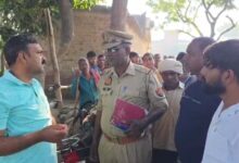 अंबेडकरनगर के जहांगीरगंज क्षेत्र में लखनडीह गांव के बाहर सड़क किनारे युवक का शव मिलने की घटना।