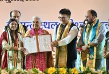 महर्षि यूनिवर्सिटी ऑफ इन्फॉर्मेशन टेक्नोलॉजी के सातवें दीक्षांत समारोह में राज्यपाल आनंदीबेन पटेल।