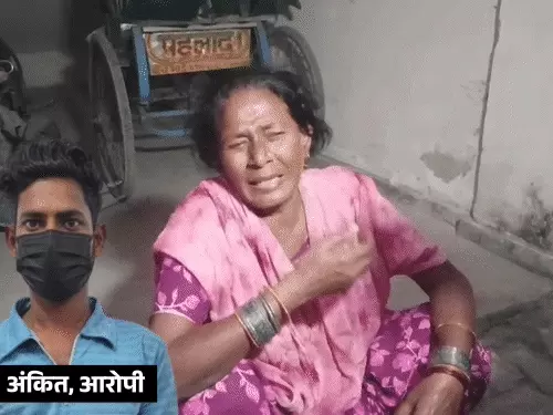 कानपुर में एटीएस द्वारा गिरफ्तार अंकित संखवार की मां सावित्री।