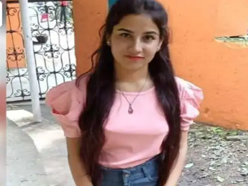अंकिता भंडारी हत्याकांड की जांच के दौरान सहारनपुर में उर्मिला सनावर के घर पहुंची सीबीआई टीम।