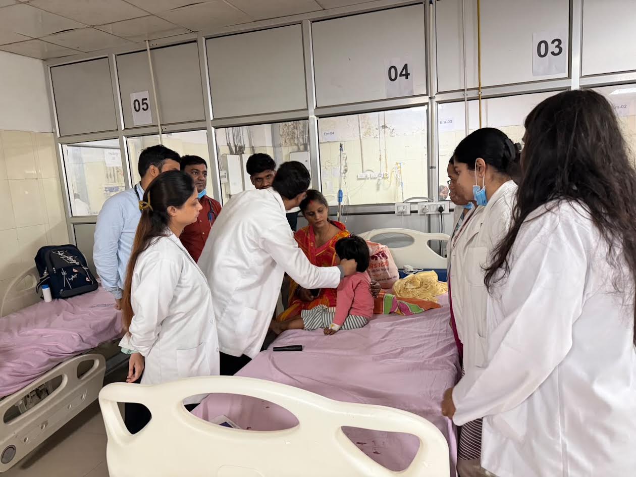 अंबेडकरनगर मेडिकल कॉलेज में बच्चों की श्रवण जांच अभियान