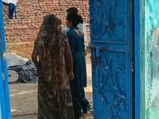बदायूं के बची गांव में पिता द्वारा बेटे की हत्या के मामले में घटनास्थल पर पहुंची पुलिस।