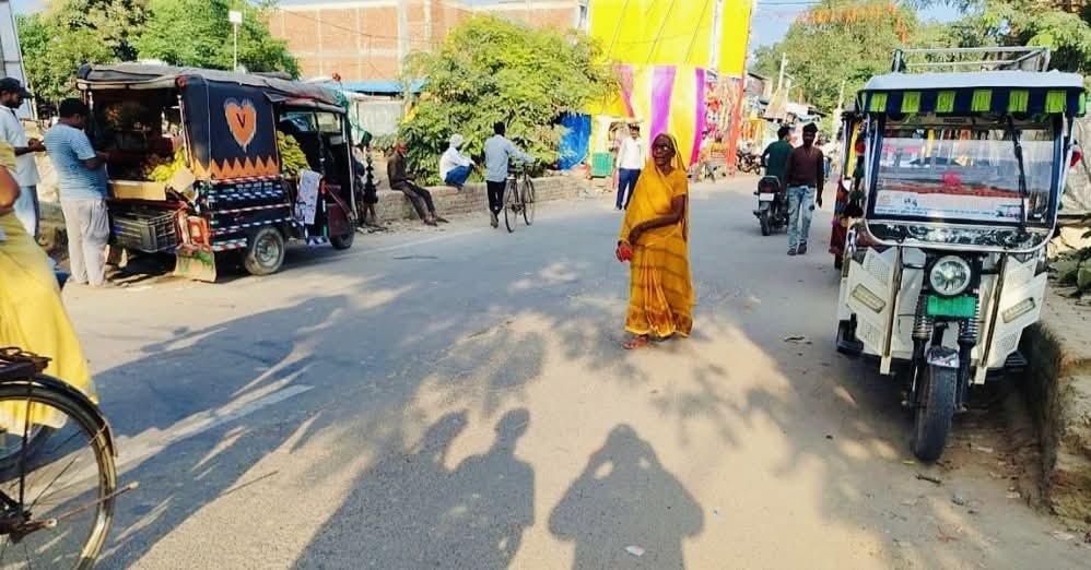 अंबेडकरनगर के बसखारी-जहांगीरगंज मार्ग पर इंदईपुर बाजार के पास पुलिया निर्माण के कारण यातायात डायवर्जन।