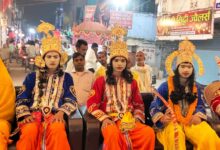 - अंबेडकरनगर के बसखारी में भरत मिलाप मेले के दौरान राम-भरत मिलाप और झांकियों का आयोजन।