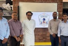 अंबेडकरनगर में जिला स्तरीय शतरंज प्रतियोगिता आयोजित करने पर चर्चा करते चेस एसोसिएशन के सदस्य।