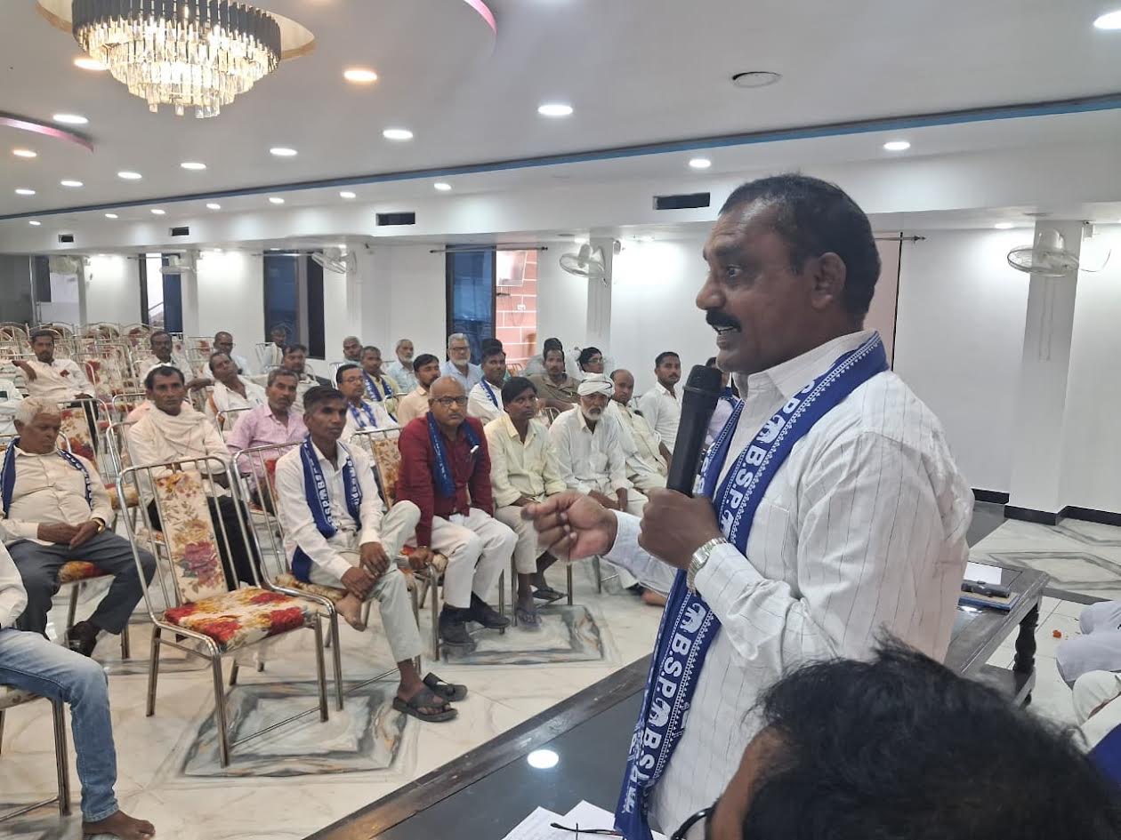 अंबेडकरनगर के अकबरपुर में आयोजित बसपा की विधानसभा स्तरीय कार्यकर्ता बैठक।