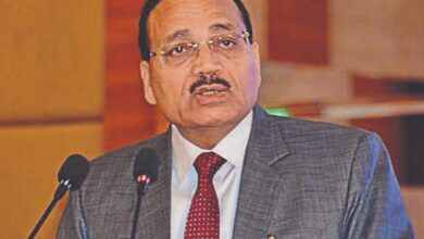 CJI सूर्यकांत और INDIA ब्लॉक के सांसदों के बीच मुलाकात को लेकर उठे विवाद से जुड़ी खबर।