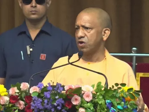 लखनऊ के UPSIFS में टेकसंगम सम्मेलन के दौरान भूमाफिया और फॉरेंसिक जांच पर बोलते मुख्यमंत्री योगी आदित्यनाथ।