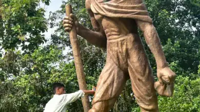 गांधी जयंती पर संविधान सदन में महात्मा गांधी को श्रद्धांजलि देते प्रधानमंत्री और नेता