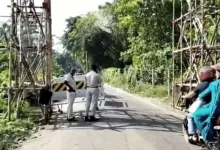 गायघाटा में छात्रा की मौत और आरोपी की पुलिस मुठभेड़ के बाद सुरक्षा में तैनात पुलिसकर्मी।
