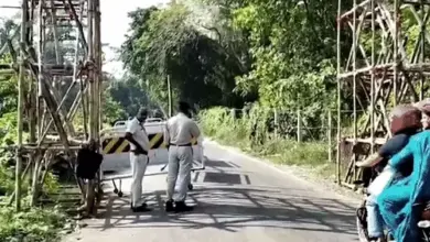गायघाटा में छात्रा की मौत और आरोपी की पुलिस मुठभेड़ के बाद सुरक्षा में तैनात पुलिसकर्मी।